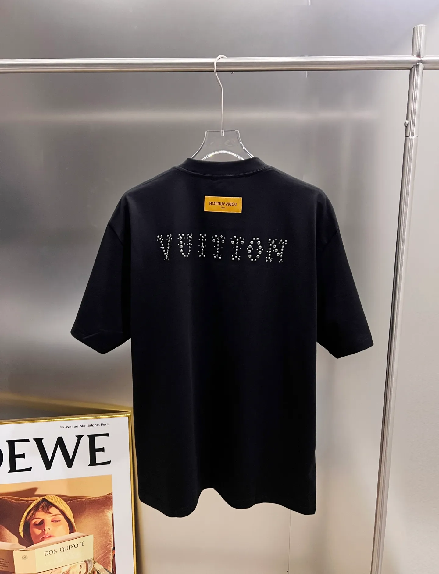 🅿️190 1v Louis* 2025 autumn and winter new style classic letter three-dimensional craft design high-end version! Highly breathable and comfortable, customized double yarn plain cotton fabric. Short-sleeved T-shirt. Same style for men and women. Sizes S M L XL XXL Five sizes black white
